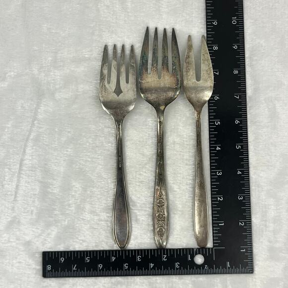3 Vintage Silverplate Serving Forks 8-9" Mixed Patterns Rogers Gorham Lot - Picture 6 of 7